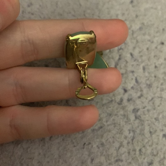 Vintage Monet Large jade Crystal clip on Earrings in gold tone, Monet stamped - Picture 4 of 5